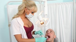 18 year girls lose their virginity while being double sexyed during a foursome